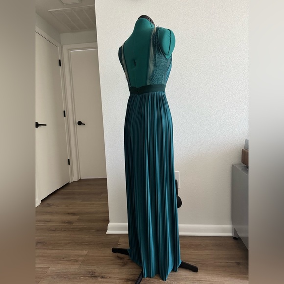 ASOS EMERALD GREEN Pleated with lace top Halter Gown US SIZE 2 - Picture 4 of 12